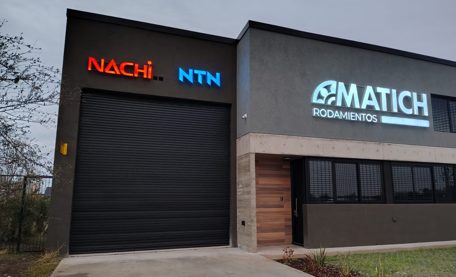 Frente del local comercial de Matich S.A.
